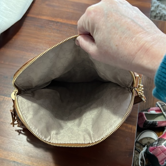 Michael Kors Leather Bag Brown Saffiano Gold Hardware & Tassel - Picture 5 of 14